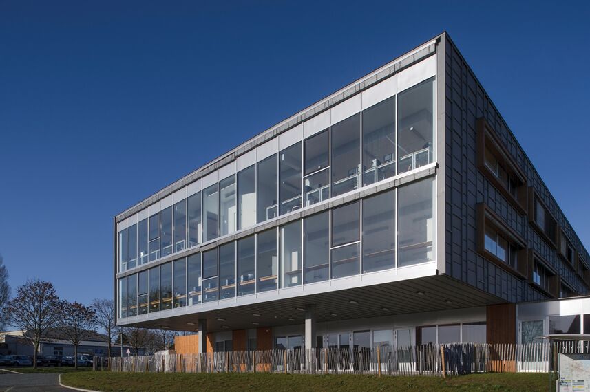 ConceptWall 50 Façades and ThermoSystem 68 Windows - School Restructuration Collège La Grande Métairie located inFrance