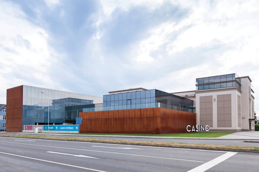 CS 86-HI (c) Cancelled Systems, ConceptSystem 59Pa Windows and CW 50-SC Façades - Entertainment Casino Olomouc located in Olomouc, Czech Republic