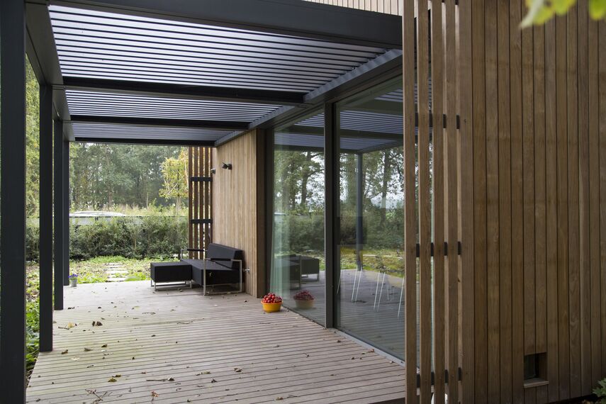 CS 86-HI (c) Cancelled Systems, ConceptWall 50 Façades and HiFinity Sliding & Folding - Villa Forest villa Voorschoten located in Voorschoten, The Netherlands