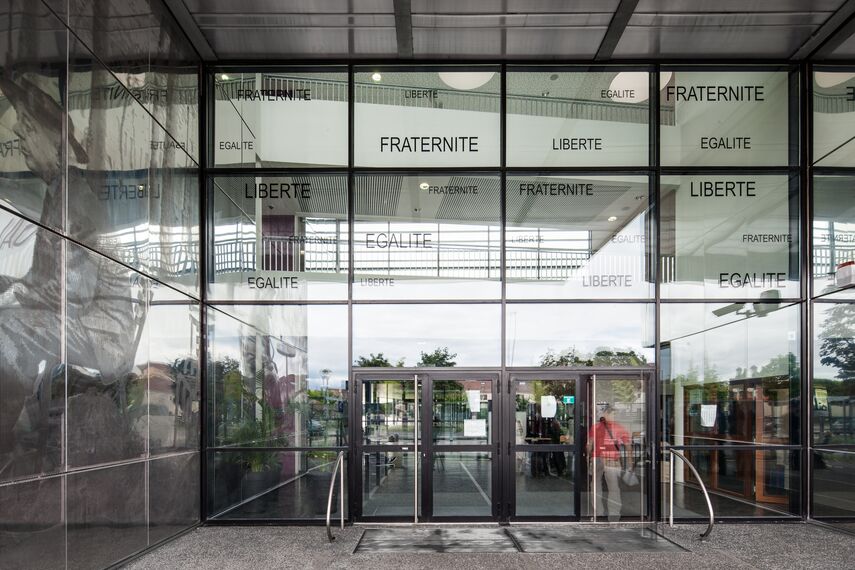 ConceptWall 50 Façades, XS 50 Windows and BriseSoleil 100 Solar Shading - School Lycée Jacques Prevert 77 located inFrance