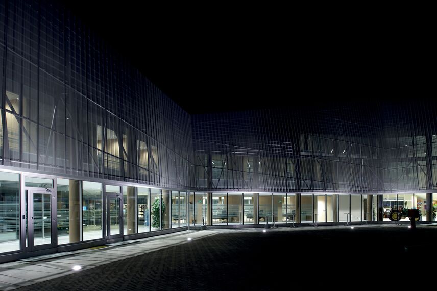 ConceptWall 50 Façades - Office building Sede John Deere located in Parla, Spain