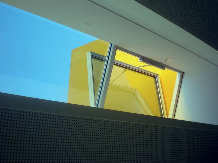 BriseSoleil 100 Solar Shading, ConceptWall 50 Façades and ConceptRoof 120 Conservatories - College/University School Almancil located in Almancil, Portugal