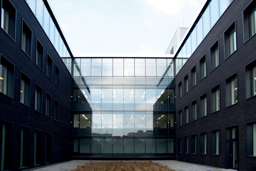 BriseSoleil 100 Solar Shading, CS 86-HI (c) Cancelled Systems and ConceptWall 50 Façades - Office building DMM Head office located inLuxembourg