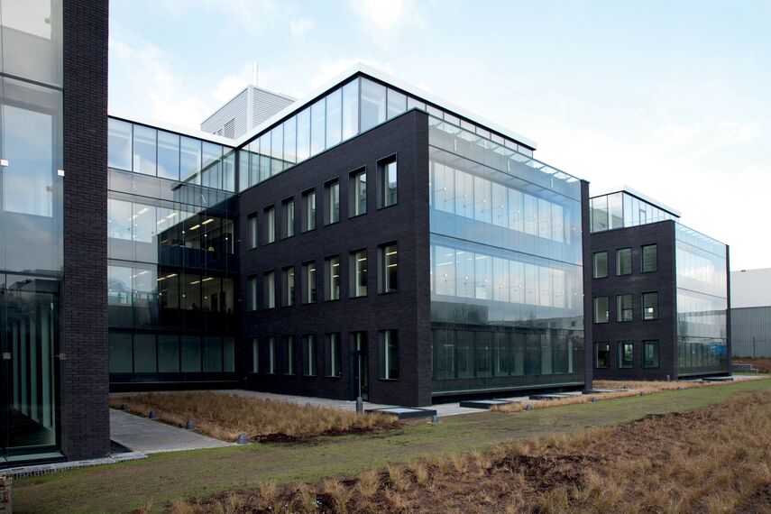 BriseSoleil 100 Solar Shading, CS 86-HI (c) Cancelled Systems and ConceptWall 50 Façades - Office building DMM Head office located inLuxembourg