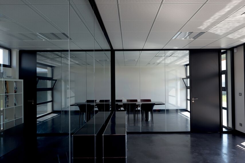 ThermoSystem 57 Doors, CP 50 Sliding & Folding and ThermoSystem 57 Windows - Office building BBC office building located in Vaulx en Velin, France