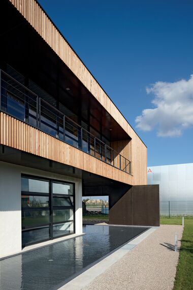 ThermoSystem 57 Doors, CP 50 Sliding & Folding and ThermoSystem 57 Windows - Office building BBC office building located in Vaulx en Velin, France