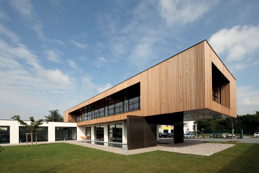 ThermoSystem 57 Doors, CP 50 Sliding & Folding and ThermoSystem 57 Windows - Office building BBC office building located in Vaulx en Velin, France