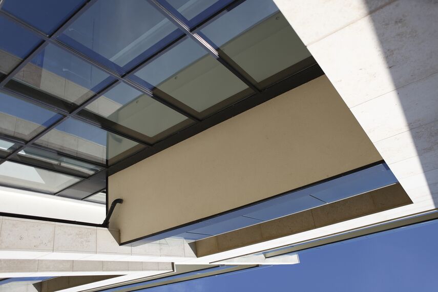 CP 96 Sliding & Folding and ConceptWall 50 Façades - Apartmentcomplex Azure Project located in Plymouth, United Kingdom