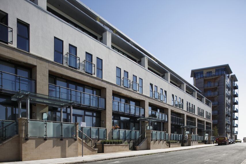 CP 96 Sliding & Folding and ConceptWall 50 Façades - Apartmentcomplex Azure Project located in Plymouth, United Kingdom