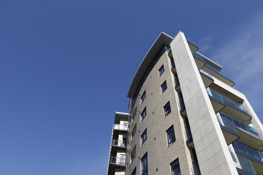 CP 96 Sliding & Folding and ConceptWall 50 Façades - Apartmentcomplex Azure Project located in Plymouth, United Kingdom