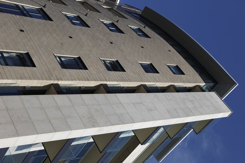 CP 96 Sliding & Folding and ConceptWall 50 Façades - Apartmentcomplex Azure Project located in Plymouth, United Kingdom