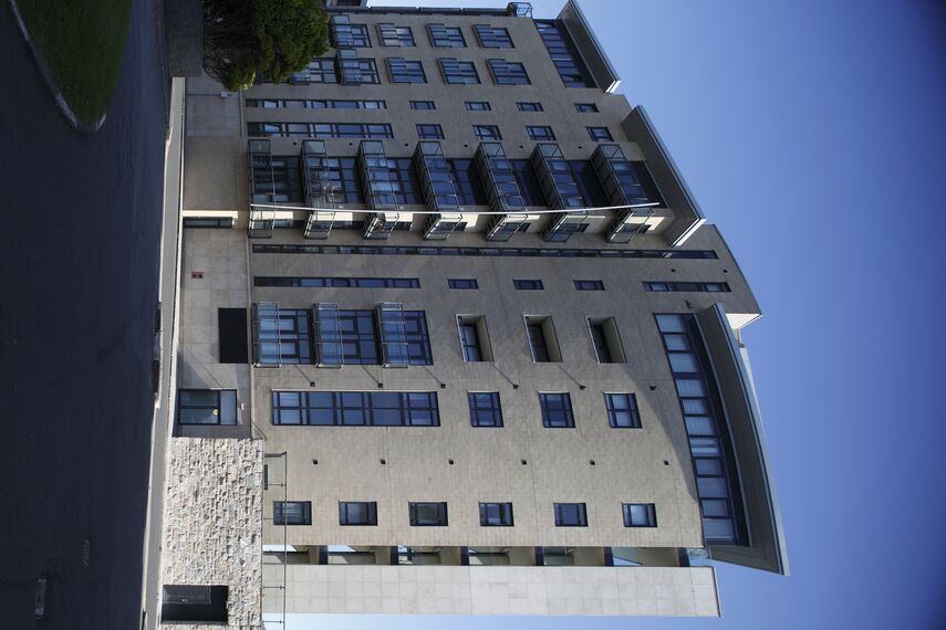 CP 96 Sliding & Folding and ConceptWall 50 Façades - Apartmentcomplex Azure Project located in Plymouth, United Kingdom