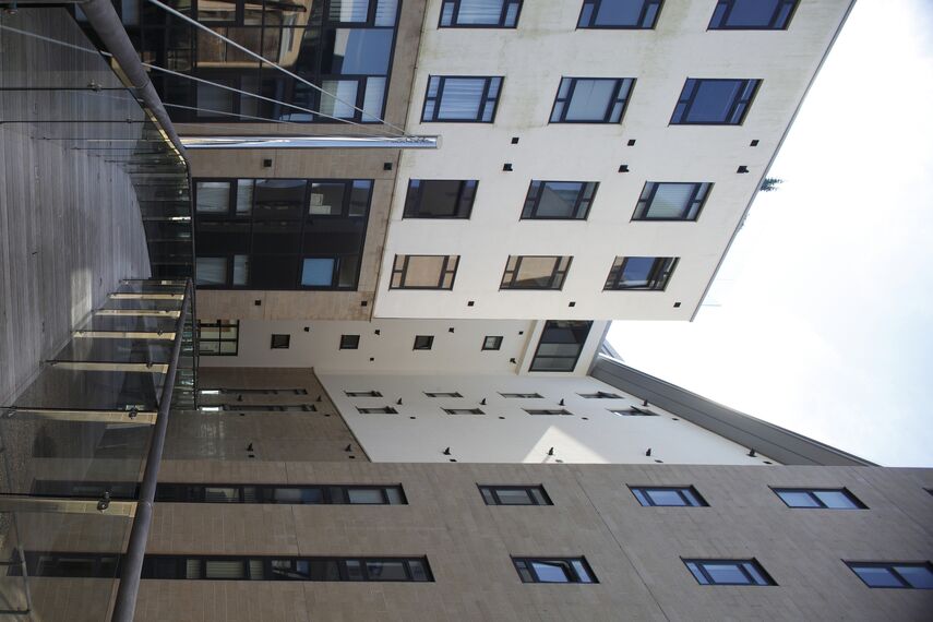 CP 96 Sliding & Folding and ConceptWall 50 Façades - Apartmentcomplex Azure Project located in Plymouth, United Kingdom
