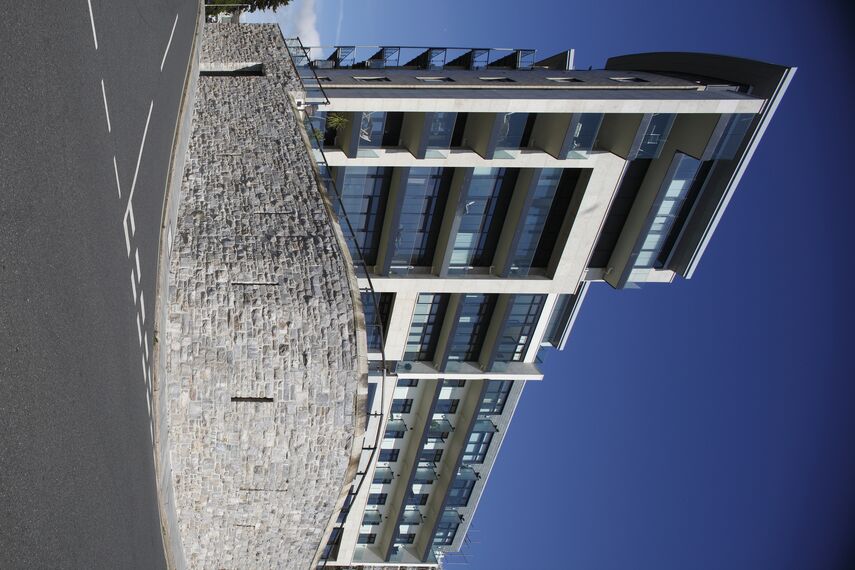 CP 96 Sliding & Folding and ConceptWall 50 Façades - Apartmentcomplex Azure Project located in Plymouth, United Kingdom