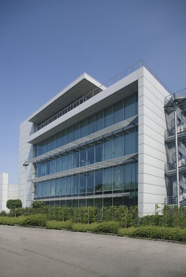 BriseSoleil 100 Solar Shading and ConceptWall 50 Façades - Office building MSC located in Antwerp, Belgium