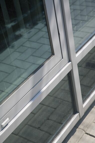 BriseSoleil 100 Solar Shading and ConceptWall 50 Façades - Office building MSC located in Antwerp, Belgium