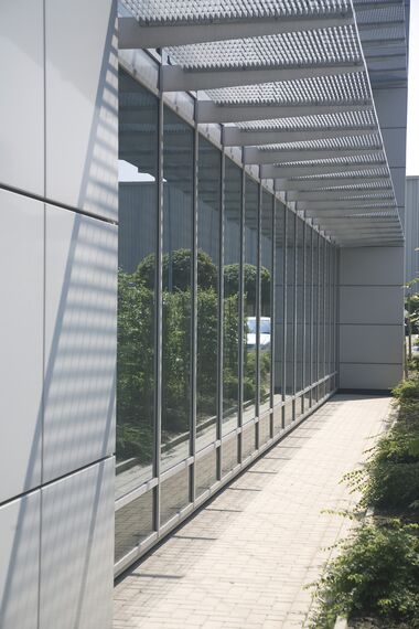 BriseSoleil 100 Solar Shading and ConceptWall 50 Façades - Office building MSC located in Antwerp, Belgium