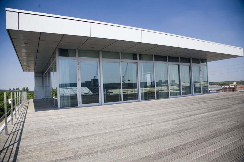 BriseSoleil 100 Solar Shading and ConceptWall 50 Façades - Office building MSC located in Antwerp, Belgium