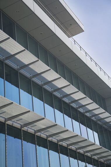 BriseSoleil 100 Solar Shading and ConceptWall 50 Façades - Office building MSC located in Antwerp, Belgium