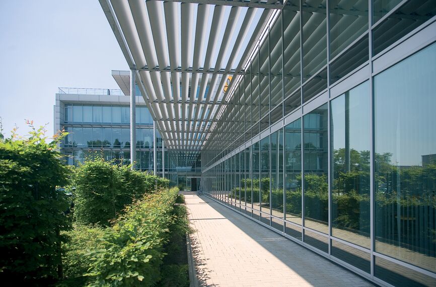 BriseSoleil 100 Solar Shading and ConceptWall 50 Façades - Office building MSC located in Antwerp, Belgium