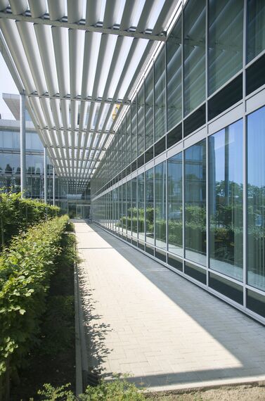 BriseSoleil 100 Solar Shading and ConceptWall 50 Façades - Office building MSC located in Antwerp, Belgium