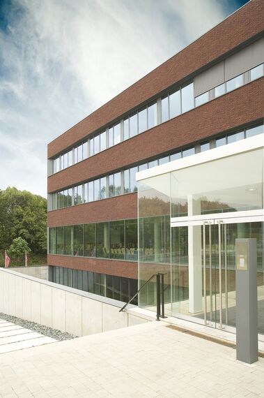 ConceptWall 50 Façades - School Faculteit REGA - V&V Leuven located in Leuven, Belgium