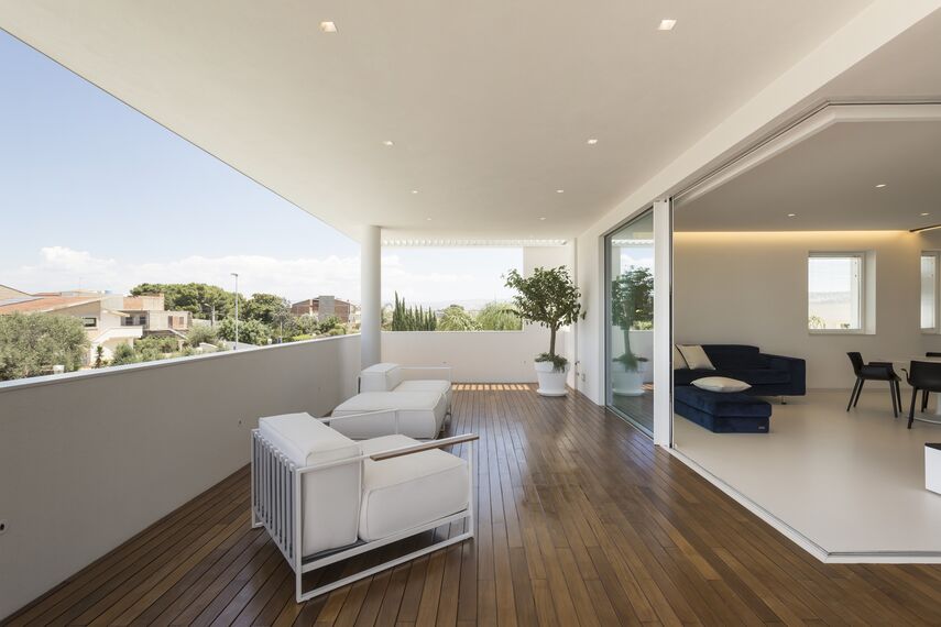 SlimPatio 68 Sliding & Folding, HiFinity Sliding & Folding, ConceptSystem 77 Windows and CS 77 Hidden Vent Windows - Casa D located in Ragusa, Italy