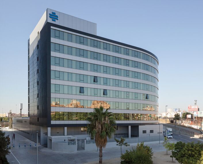 ConceptWall 50 Façades and CW 50-SC Façades - IMED Hospital located in Valencia, Spain