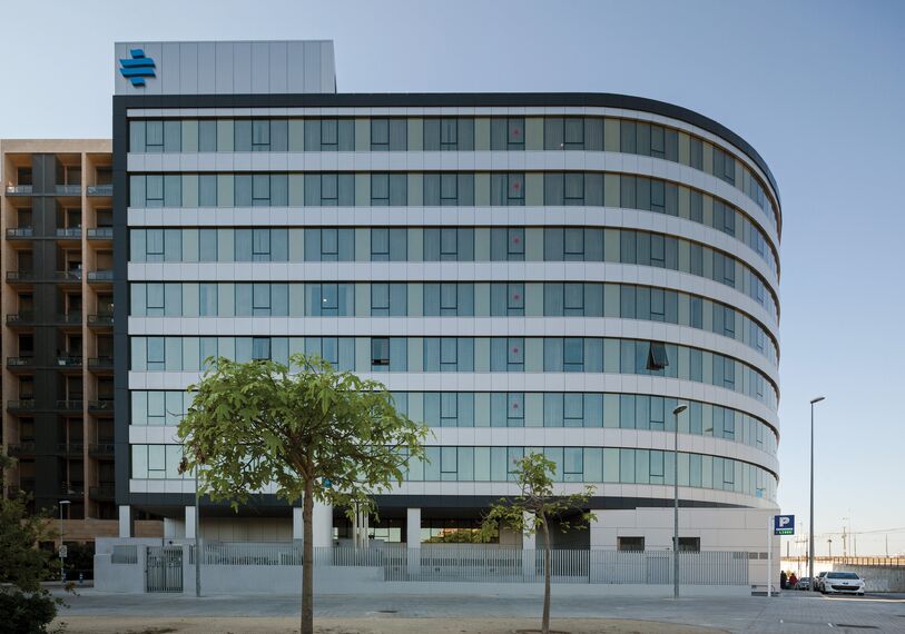 ConceptWall 50 Façades and CW 50-SC Façades - IMED Hospital located in Valencia, Spain