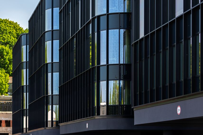 CW 65-EF Façades and MasterLine 8 Windows - Business center River Hall located inLithuania