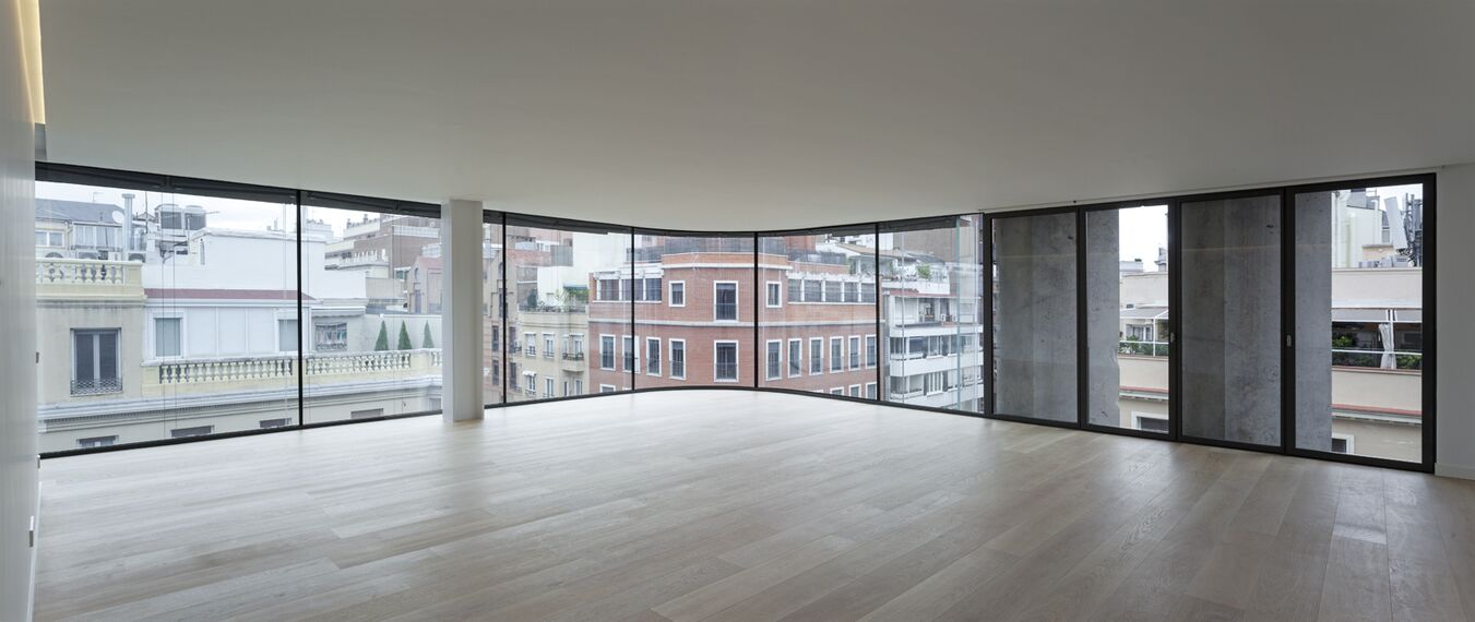 HiFinity Sliding & Folding and CS 77 Hidden Vent Windows - Apartmentcomplex Lagasca 99 located in Madrid, Spain