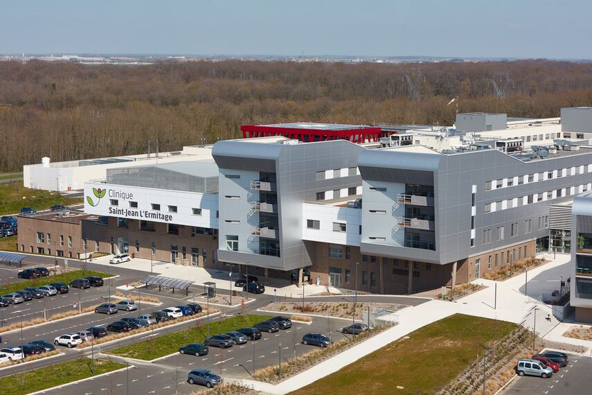 CI 45 Doors, CI 45 Windows, XS 50-BR window, CW 50 Standard Façades, CW 50 Façades, CS 77 Fire Proof Windows and CW 50-SC Façades - Groupe Hospitalier Melun-Sénart located in Dammarie Les Lys, France