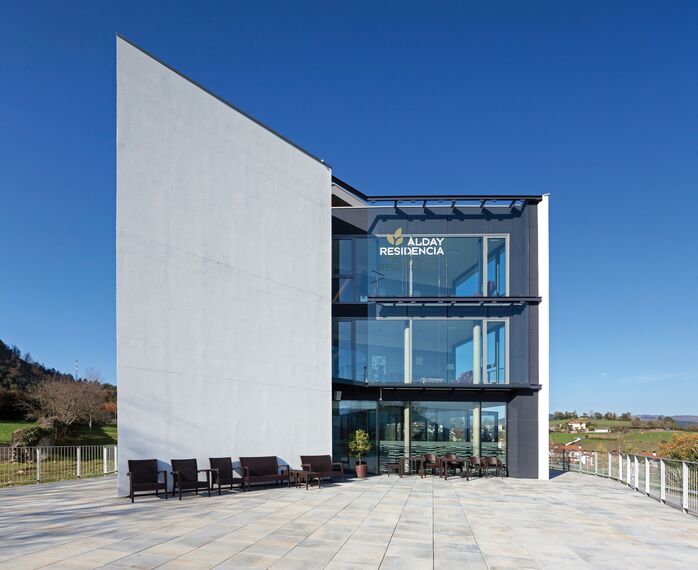 ConceptSystem 77 Doors and CW 50-SC Façades - Social housing Alday Residencia located inSpain