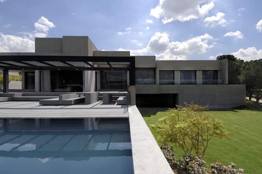 ConceptPatio 155 Sliding & Folding and CS 68 Hidden Vent Windows - Villa Concrete House located in Madrid, Spain