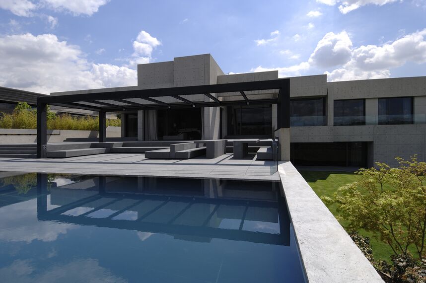 ConceptPatio 155 Sliding & Folding and CS 68 Hidden Vent Windows - Villa Concrete House located in Madrid, Spain