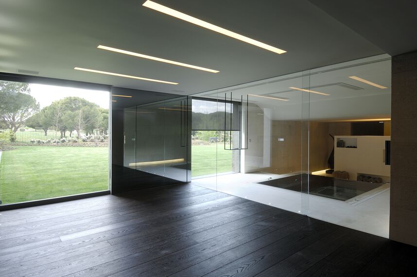 CS 68 Hidden Vent Windows - Concrete House located in Madrid, Spain