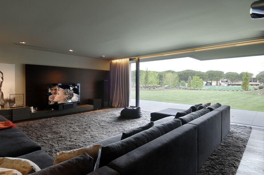 CS 68 Hidden Vent Windows - Concrete House located in Madrid, Spain