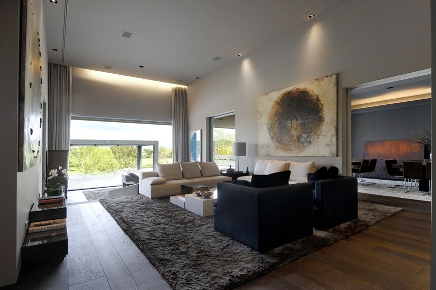 CS 68 Hidden Vent Windows - Concrete House located in Madrid, Spain