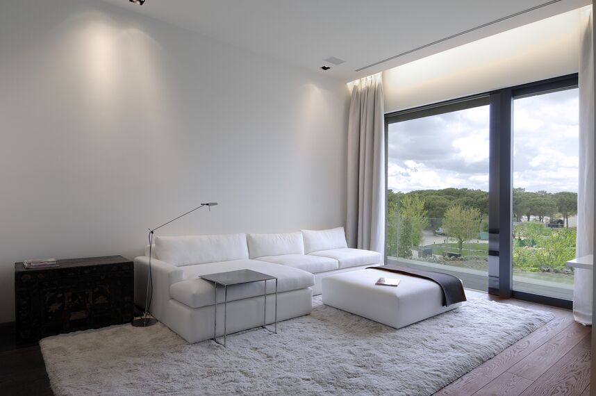 CS 68 Hidden Vent Windows - Concrete House located in Madrid, Spain