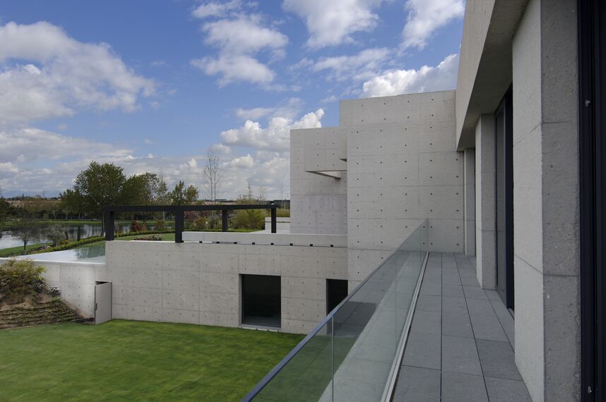 ConceptPatio 155 Sliding & Folding and CS 68 Hidden Vent Windows - Villa Concrete House located in Madrid, Spain