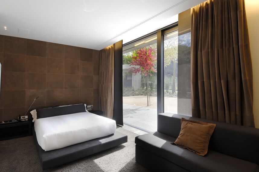 CS 68 Hidden Vent Windows - Concrete House located in Madrid, Spain