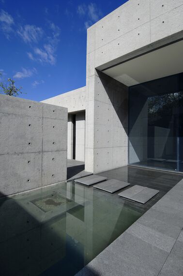 ConceptPatio 155 Sliding & Folding and CS 68 Hidden Vent Windows - Villa Concrete House located in Madrid, Spain