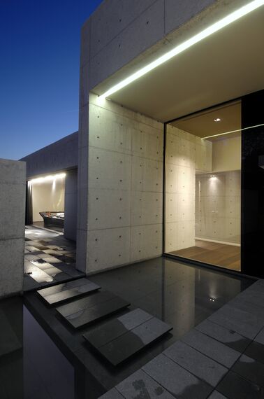 ConceptPatio 155 Sliding & Folding and CS 68 Hidden Vent Windows - Villa Concrete House located in Madrid, Spain