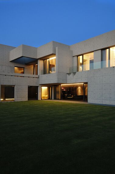 ConceptPatio 155 Sliding & Folding and CS 68 Hidden Vent Windows - Villa Concrete House located in Madrid, Spain