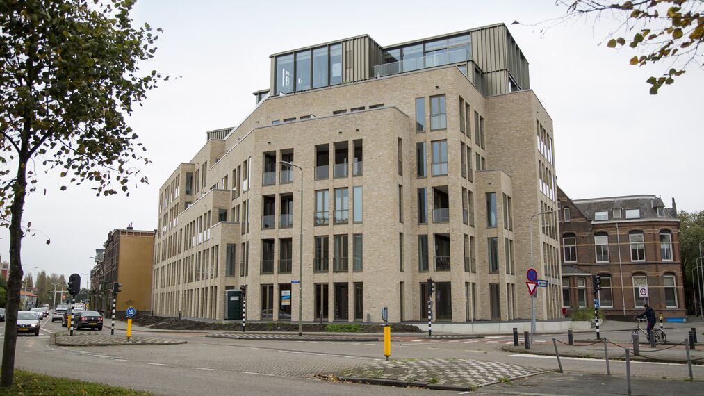 SlimLine 38 Windows, CS 59 Automatic Door Doors, CS 77 Standard Doors and CS 77 Doors - Appartments at Emmaplein located in 's Hertogenbosch, The Netherlands