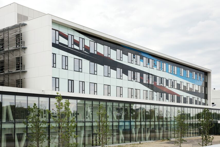 BriseSoleil 100 Solar Shading and ConceptSystem 77 Windows - AZ Sint Maarten located in Mechelen, Belgium