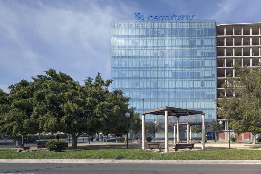 CW 50-SC Façades - Office building Ibermutuamur located in Alicante, Spain