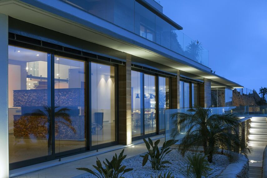 ConceptSystem 77 Windows - House Vivienda Particular located in Alicante, Spain