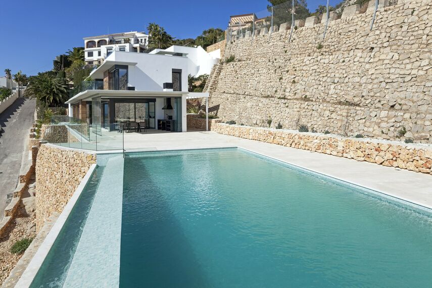 ConceptSystem 77 Windows - House Vivienda Particular located in Alicante, Spain