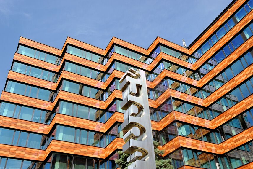 CS 86-HI (c) Cancelled Systems and ConceptWall 50 Façades - Office building Sudop Office Building located in Prague, Czech Republic